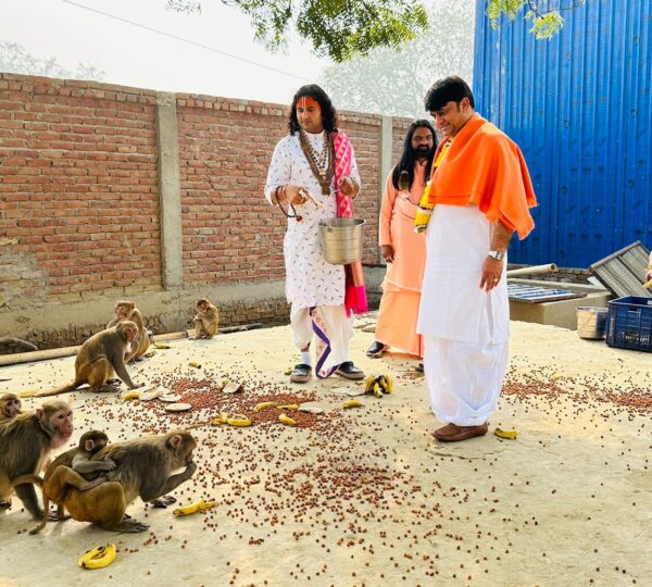 Pujaya Aniruddhachary ji maharaj welcomed Rajrajeshwar Guruji and Swami Niranjan ji to Gauri Gopal Ashram in Vrindavan in UP, India