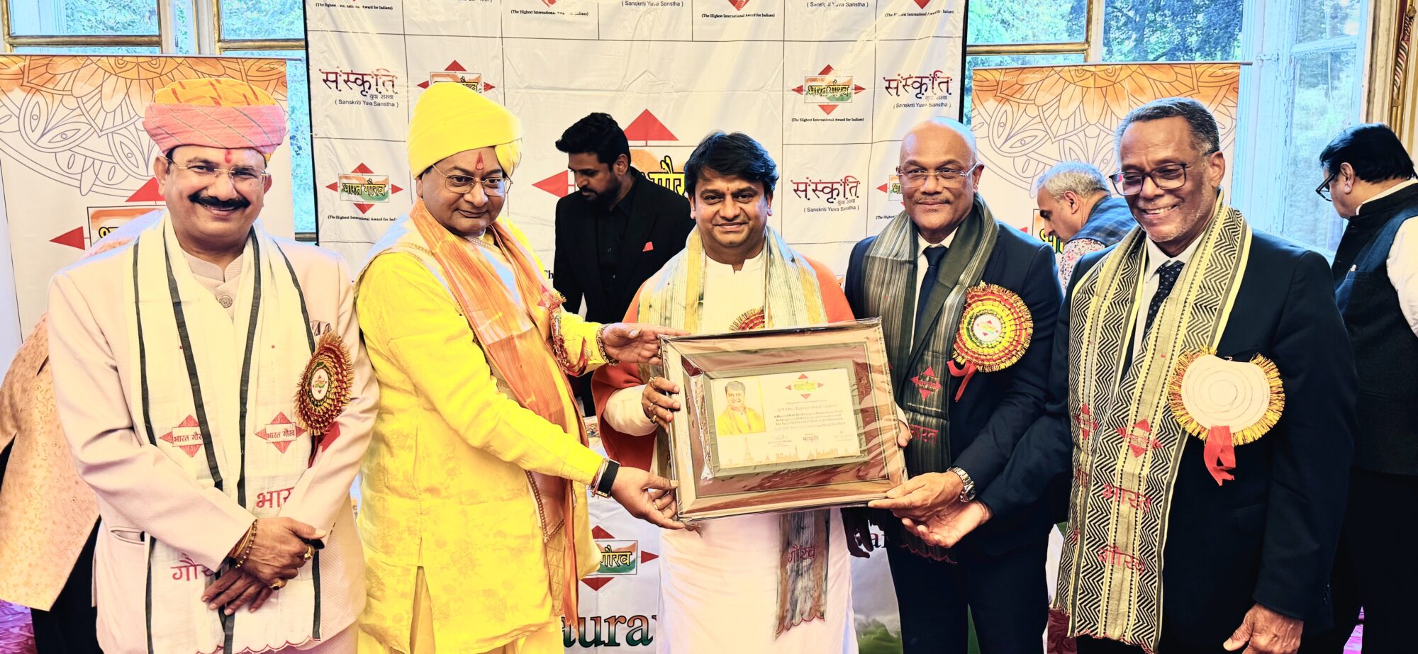 HH Shri Rajrajeshwar Guruji Receives Bharat Gaurav Award In Paris, France