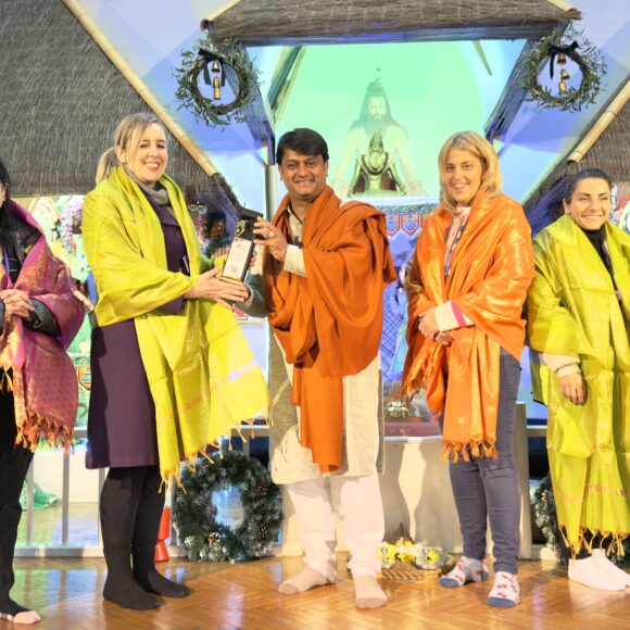 Harrow students gather at Siddhashram to learn about Hinduism.