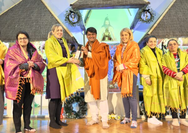 Harrow students gather at Siddhashram to learn about Hinduism.