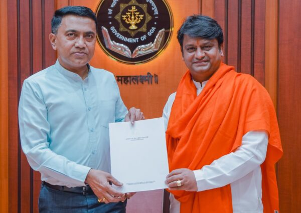CM of Goa, Mr. Sawant, welcomed Guruji at his residence and presented an Appreciation Letter for Siddhashram UK’s Silver Jubilee.