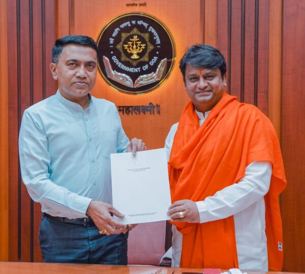 CM of Goa, Mr. Sawant, welcomed Guruji at his residence and presented an Appreciation Letter for Siddhashram UK’s Silver Jubilee.