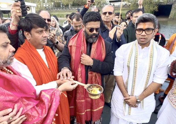 Historic “Prayer for Global Peace” Ganga Aarti Held on River Thames by Two Holy Men.