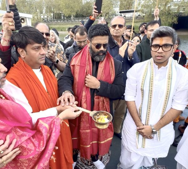 Historic “Prayer for Global Peace” Ganga Aarti Held on River Thames by Two Holy Men.
