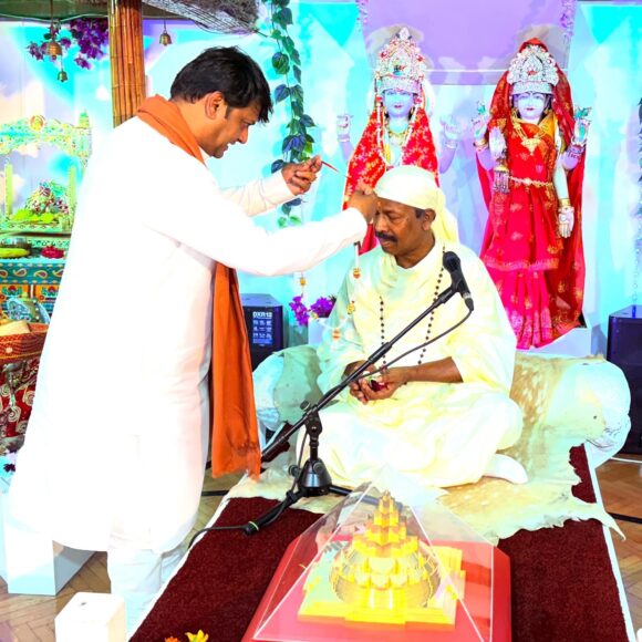 Shrinivas Arka explained meditation basics at Siddhashram – UK.