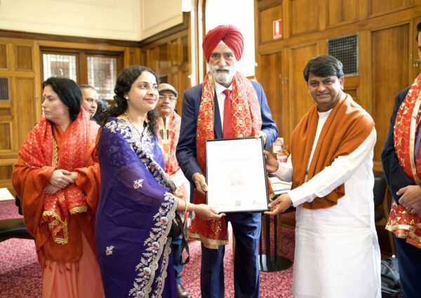 Guruji presented certificates to The Three Heroes at Victoria, Melbourne.