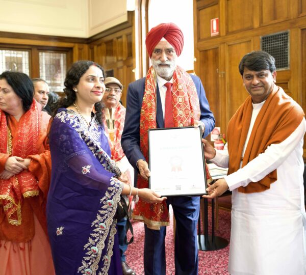 Guruji presented certificates to The Three Heroes at Victoria, Melbourne.